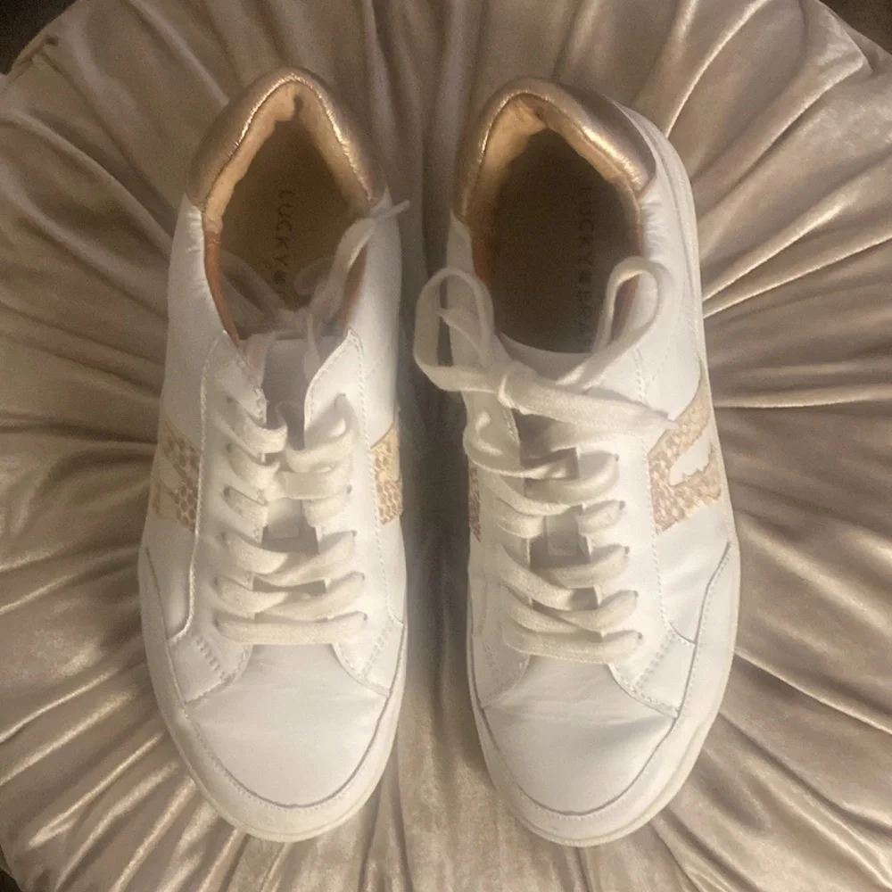 🎀 Lucky Brand Hinta Sneakers Women's Size 8 White Gold Leather Athletic Shoes - Picture 2 of 12